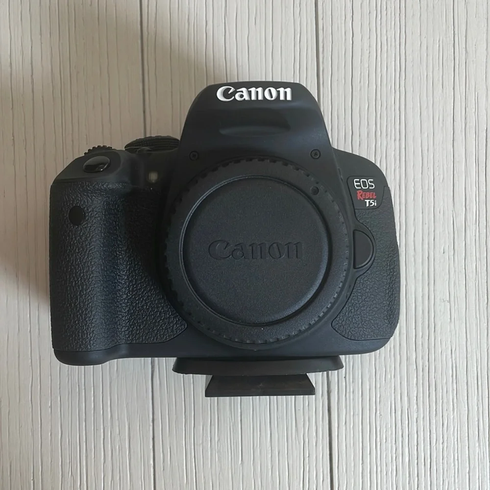 Canon EOS Rebel T5i Camera with 18-55mm Lens Video Creator Kit